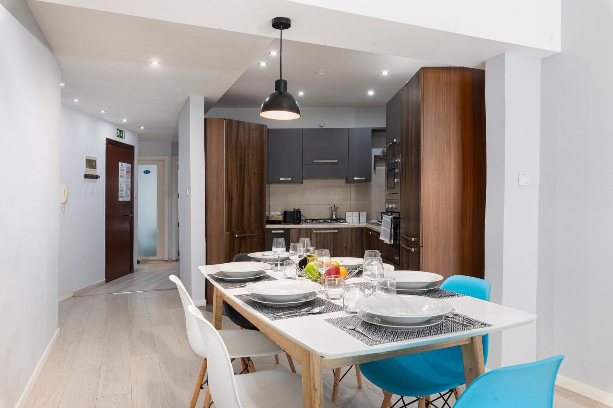 Modern 3 Bedroom & 3 Bathroom - Near Balluta Bay Apartment *